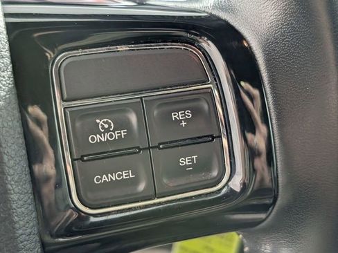 Used 2019 Dodge Grand Caravan SXT FWD image 16