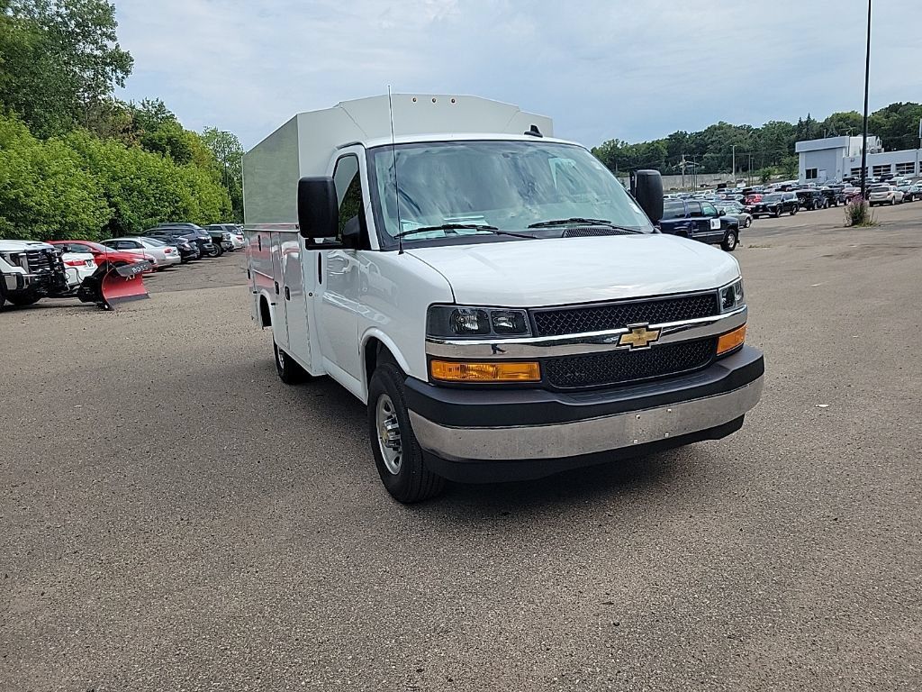 Used 2024 Chevrolet Express 3500 w/ Power Convenience Package RWD image 3