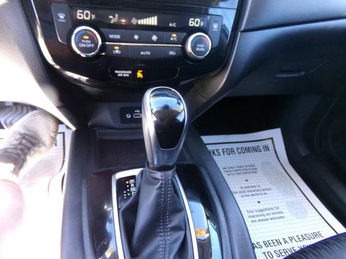 Used 2020 Nissan Rogue SV AWD/4WD image 17