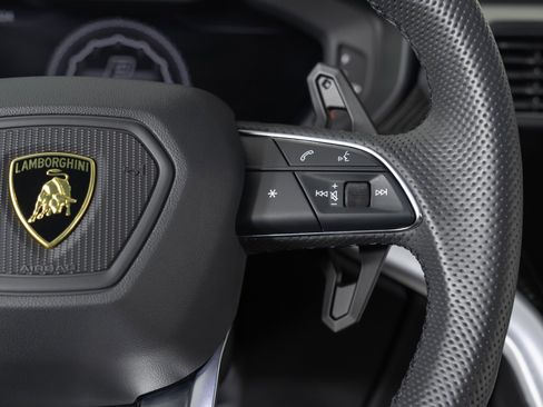 Used 2021 Lamborghini Urus AWD/4WD image 18