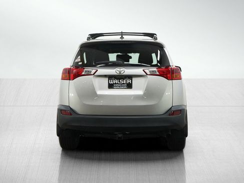 Used 2015 Toyota RAV4 XLE AWD/4WD image 4