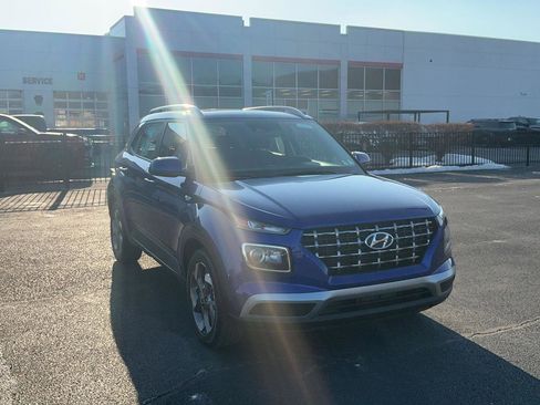 Certified 2023 Hyundai Venue SEL image 3