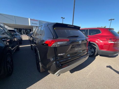 Used 2022 Toyota RAV4 SE w/ Convenience Package AWD/4WD image 4