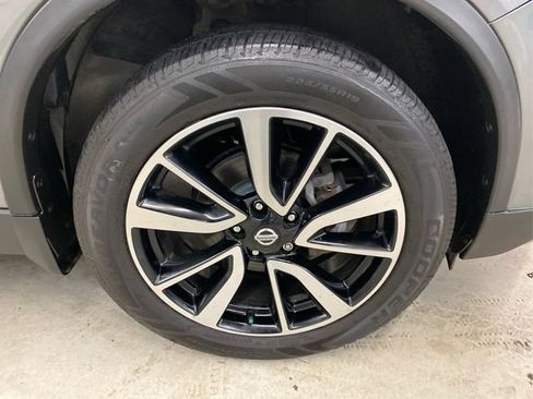 Used 2019 Nissan Rogue SL image 16