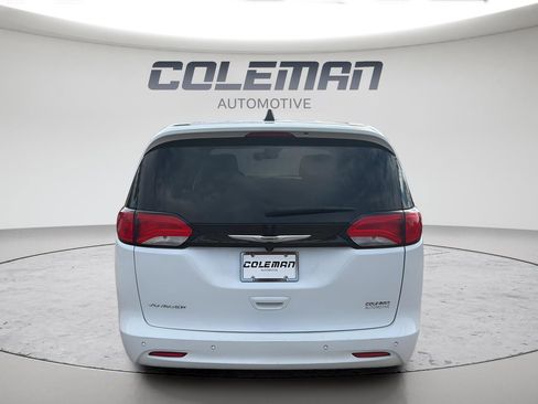 Used 2024 Chrysler Voyager LX image 4