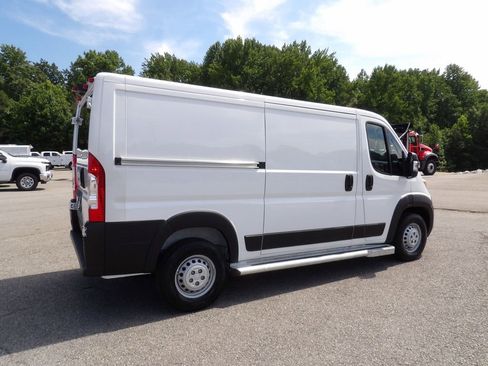 Used 2025 RAM ProMaster 2500 w/ U-Haul Equipment Group FWD image 8