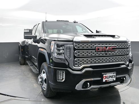 Used 2022 GMC Sierra 3500 Denali w/ Denali Ultimate Package AWD/4WD image 2