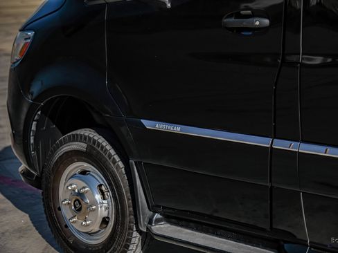 Used 2022 Mercedes-Benz Sprinter 3500 image 28