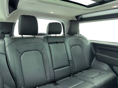 Used 2024 Land Rover Defender 90 S image 46