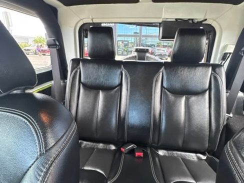 Used 2017 Jeep Wrangler Sahara w/ Connectivity Group AWD/4WD image 13