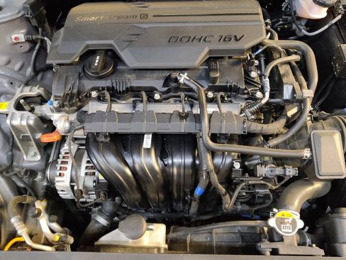 Used 2023 Hyundai Elantra SEL image 30