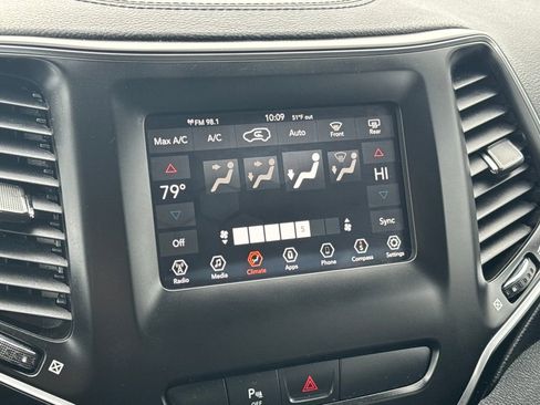 Used 2019 Jeep Cherokee Latitude Plus image 20