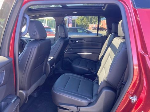 New 2025 Chevrolet Traverse LT w/ Sun and Wheel Package FWD image 22
