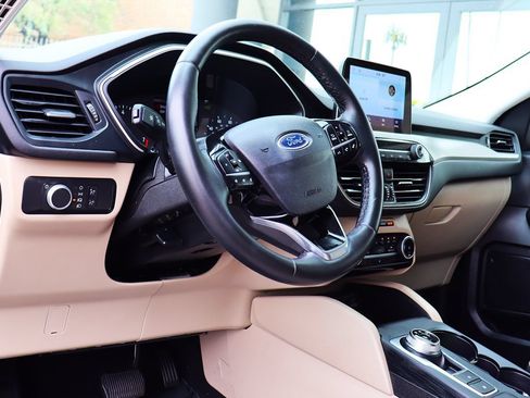 Used 2022 Ford Escape SE w/ Cold Weather Package FWD image 39