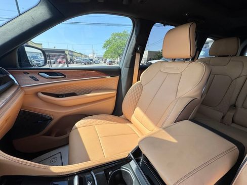 Used 2025 Jeep Grand Cherokee Summit AWD/4WD image 14