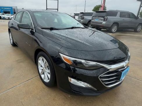 Used 2025 Chevrolet Malibu LT FWD image 2