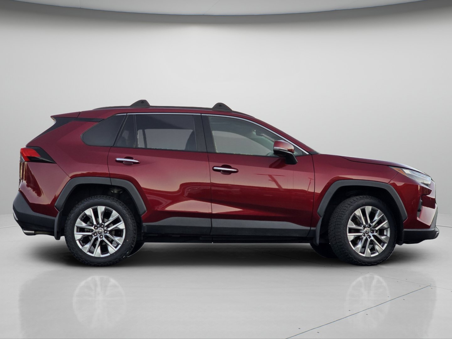 Used 2023 Toyota RAV4 Limited AWD/4WD image 29