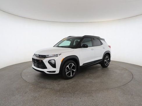 Used 2021 Chevrolet TrailBlazer RS w/ Technology Package image 2