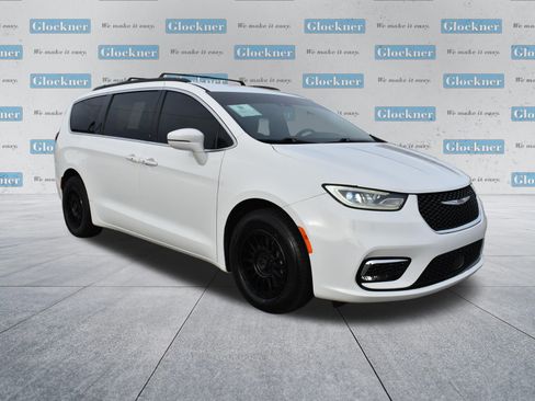 Used 2021 Chrysler Pacifica Touring w/ Cold Weather Group image 3