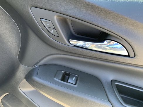 Used 2024 Chevrolet Equinox LT image 37