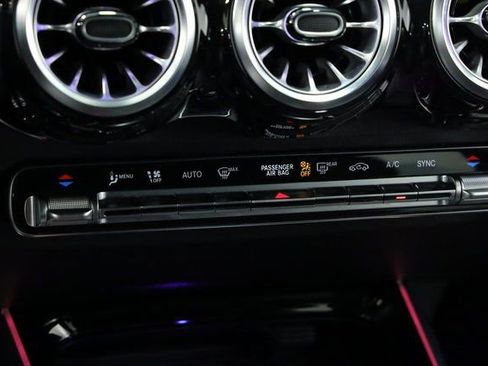 Used 2024 Mercedes-Benz GLB 250 4MATIC image 16