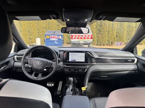 Used 2025 Toyota Camry SE image 14