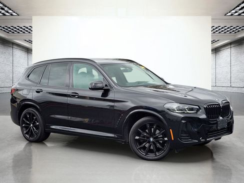 Used 2024 BMW X3 xDrive30i w/ Premium Package image 2