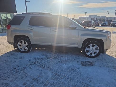 Used 2010 GMC Terrain SLE image 4