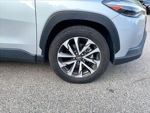 Certified 2025 Toyota Corolla Cross XLE FWD image 7