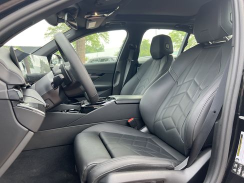 Used 2025 BMW 540i xDrive AWD/4WD image 16