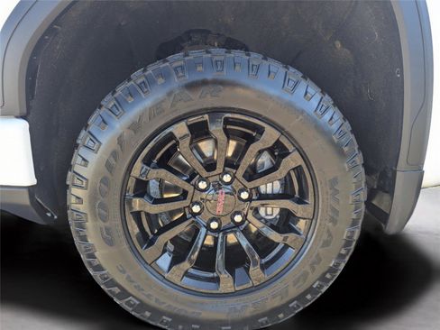 Used 2022 GMC Sierra 1500 AT4X image 10