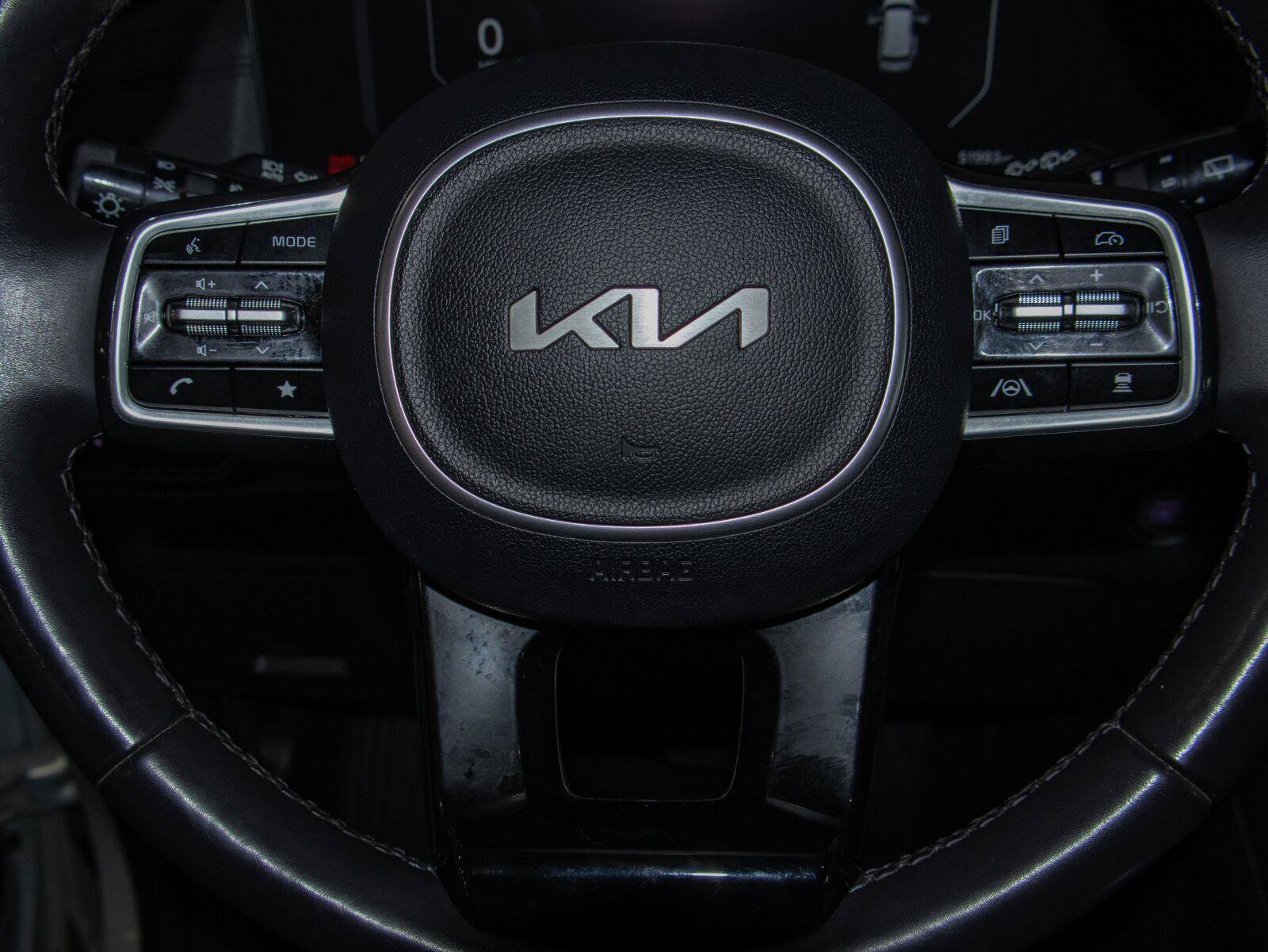 Used 2025 Kia Carnival SX Prestige FWD image 12