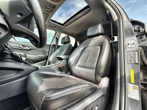 Used 2023 Hyundai Kona Limited FWD image 11