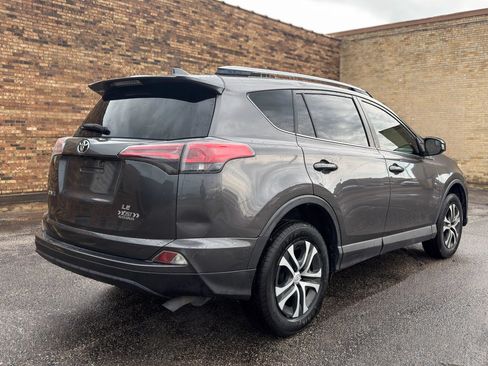 Used 2018 Toyota RAV4 LE FWD image 8