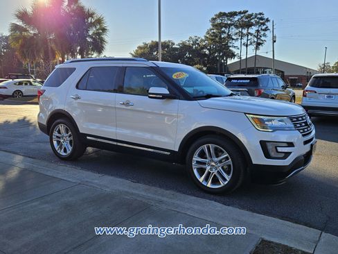 Used 2017 Ford Explorer Limited w/ Class II Trailer Tow Package image 7