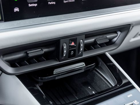 Certified 2025 Porsche Cayenne Coupe AWD/4WD image 27