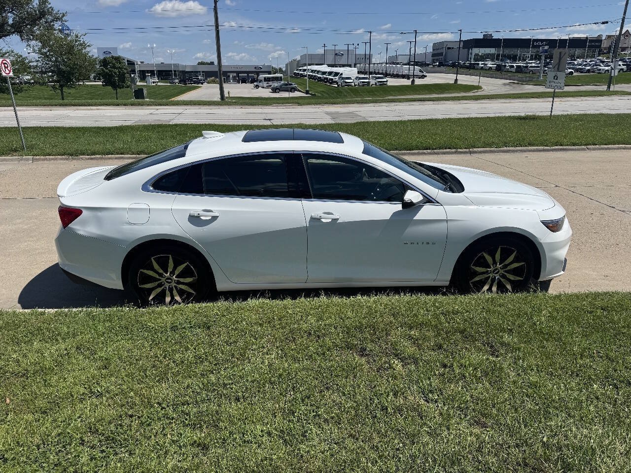 Used 2017 Chevrolet Malibu LT FWD image 6