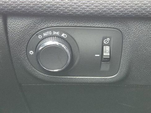 Used 2017 Chevrolet Cruze LT image 7