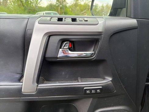 Used 2022 Toyota 4Runner Limited AWD/4WD image 9