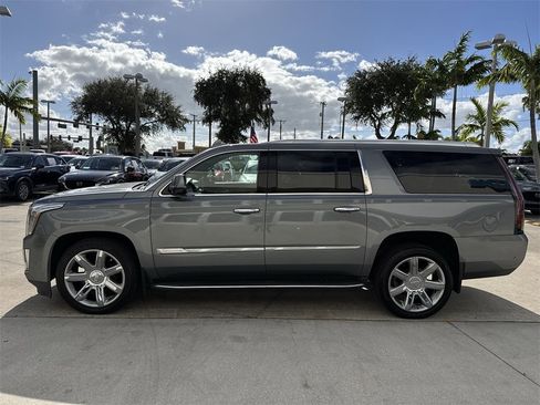 Used 2020 Cadillac Escalade ESV Luxury image 12