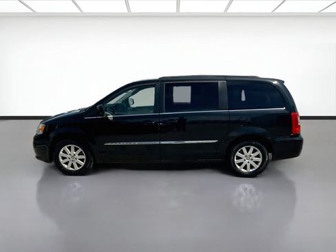 Used 2015 Chrysler Town & Country Touring FWD image 8
