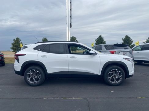 New 2025 Chevrolet Trax LT image 4