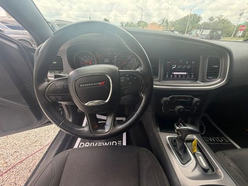 Used 2019 Dodge Charger SXT RWD image 16
