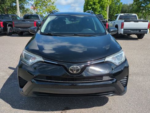 Used 2018 Toyota RAV4 LE FWD image 9