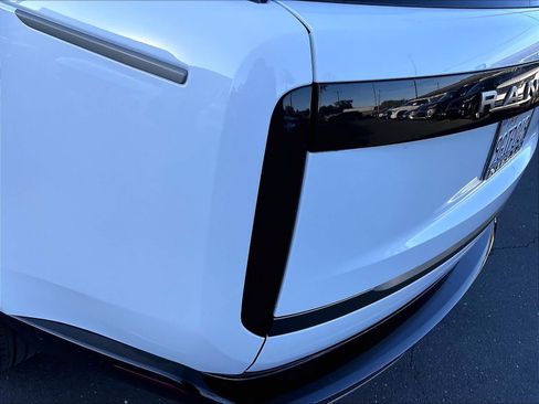 Used 2023 Land Rover Range Rover Long Wheelbase SE AWD/4WD image 32