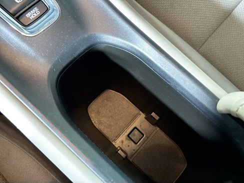 Used 2017 Honda HR-V EX image 15