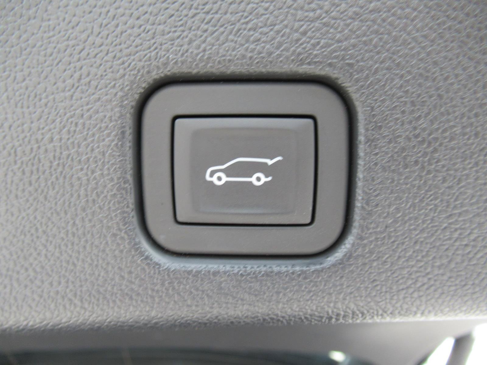 Used 2025 GMC Acadia Denali FWD image 40