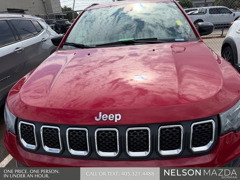 Used 2023 Jeep Compass Latitude AWD/4WD image 2