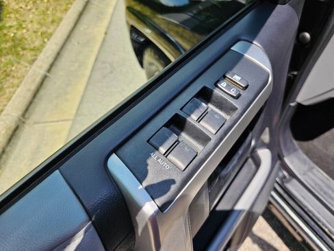 Used 2012 Toyota 4Runner SR5 w/ Convenience Pkg image 10