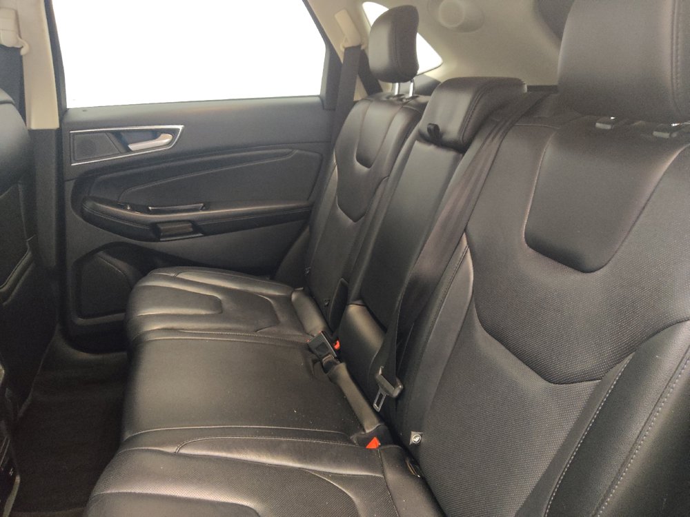 Used 2020 Ford Edge Titanium w/ Equipment Group 301A FWD image 18
